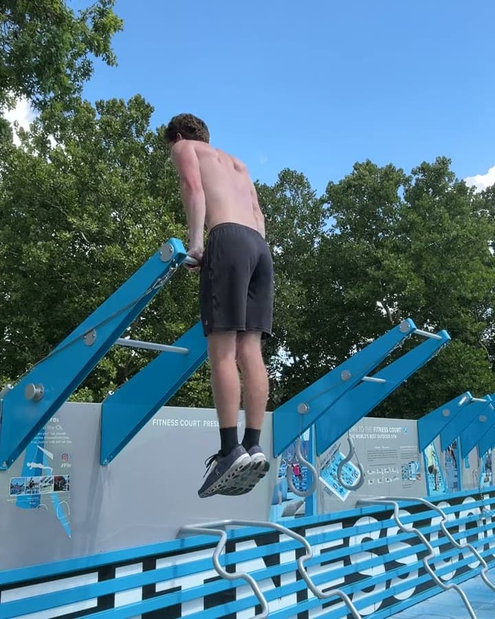 Athlete locked out above the bar with straight arms